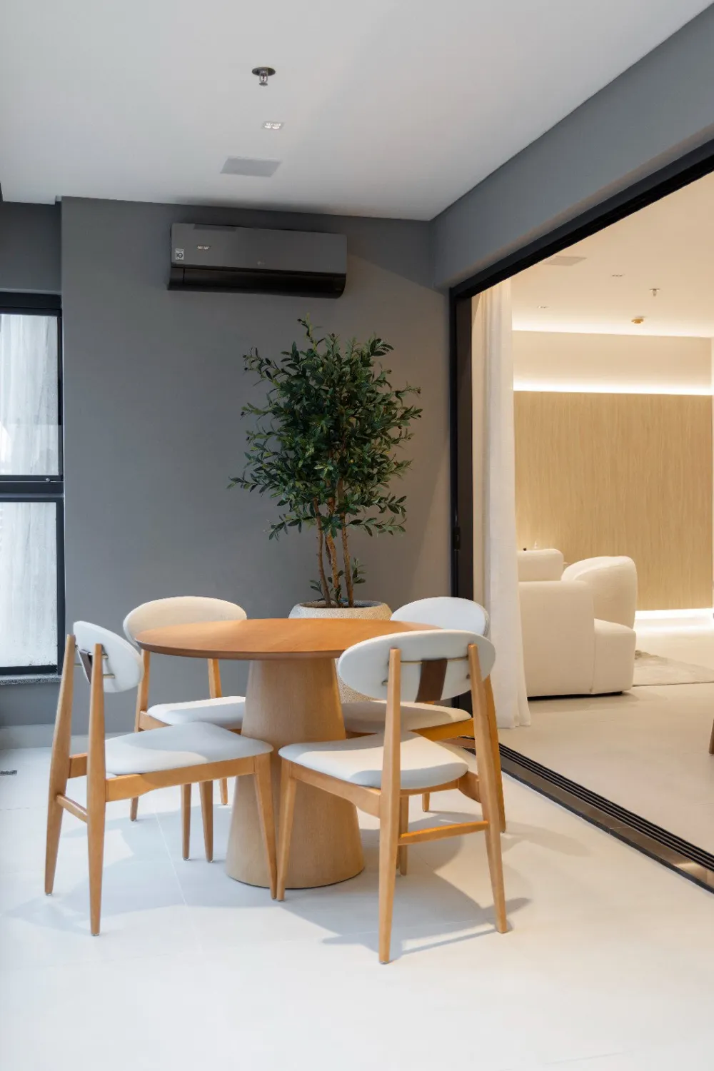 Apartamento para venda no bairro Meia Praia em Itapema