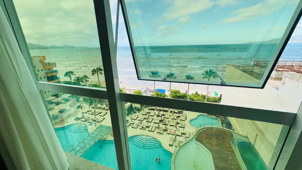 Apartamento 4 quartos para venda no bairro Meia Praia em Itapema