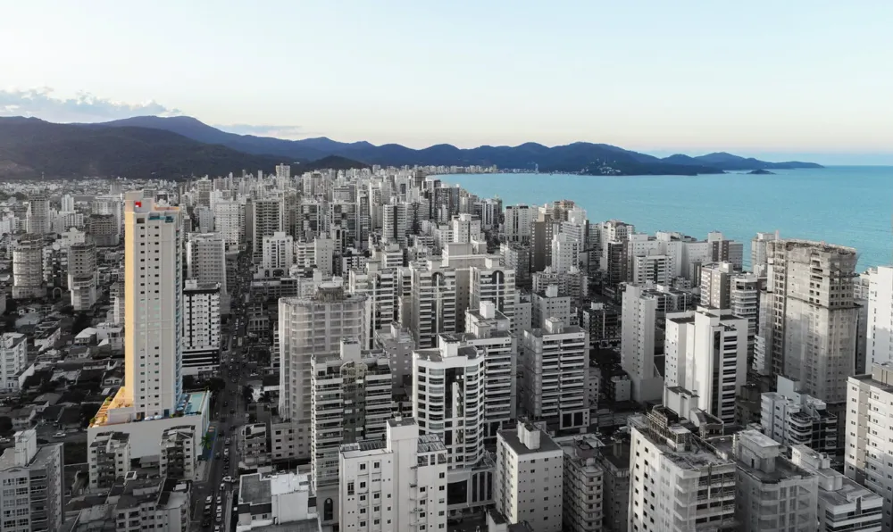 Apartamento para venda no bairro Meia Praia em Itapema
