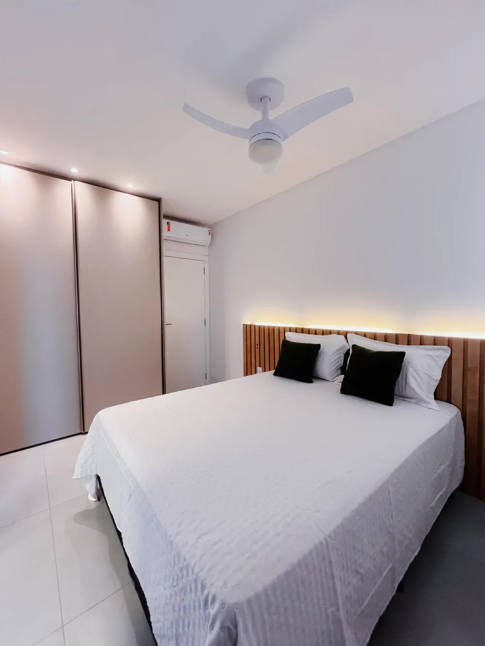 Apartamento para venda no bairro Meia Praia em Itapema