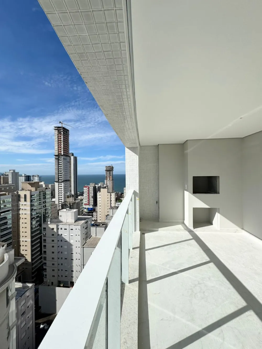 Apartamento para venda no bairro Meia Praia em Itapema