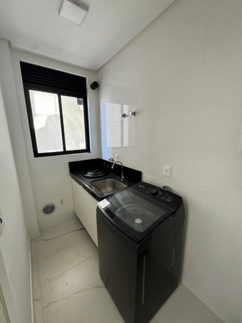 Apartamento para venda no bairro Meia Praia em Itapema