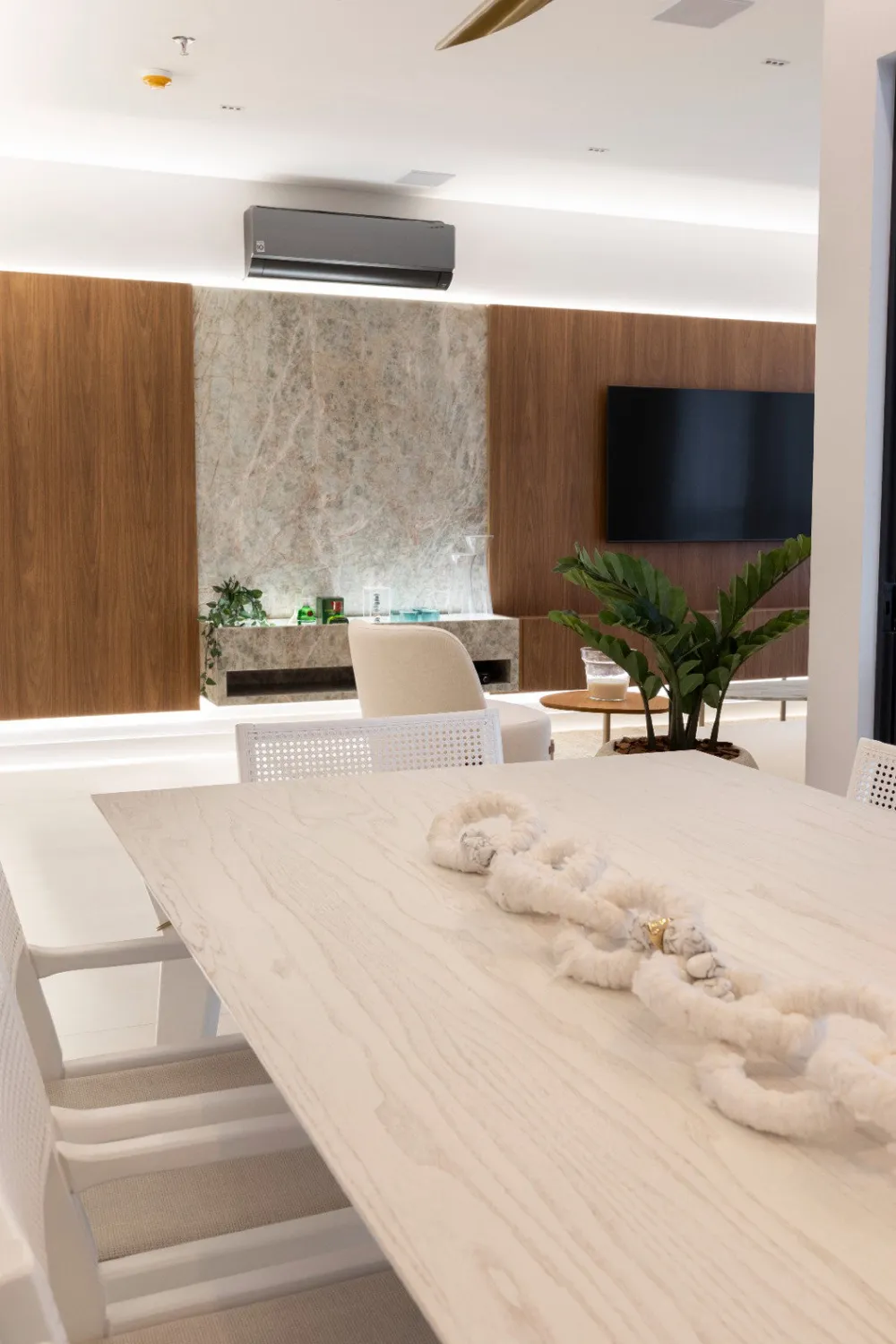 Apartamento para venda no bairro Meia Praia em Itapema