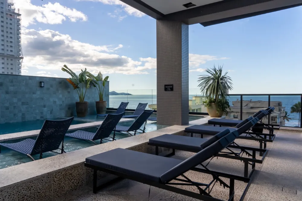 Apartamento para venda no bairro Meia Praia em Itapema