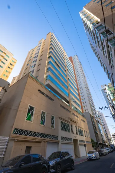 Apartamento para venda no bairro Meia Praia em Itapema