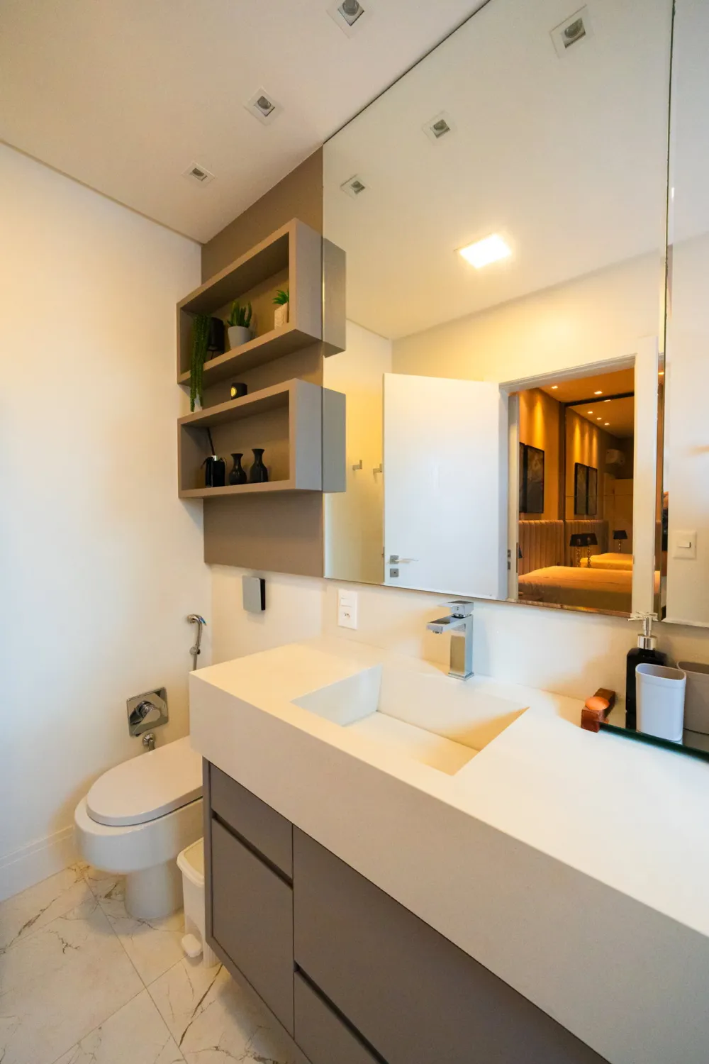 Apartamento para venda no bairro Meia Praia em Itapema