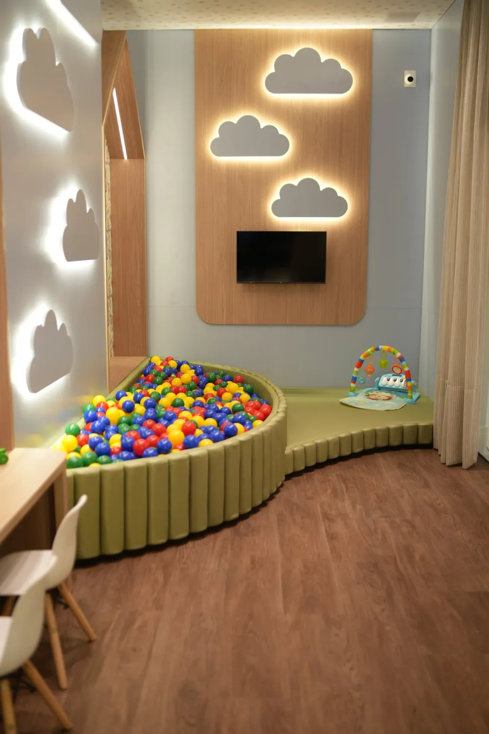 Apartamento para venda no bairro Meia Praia em Itapema