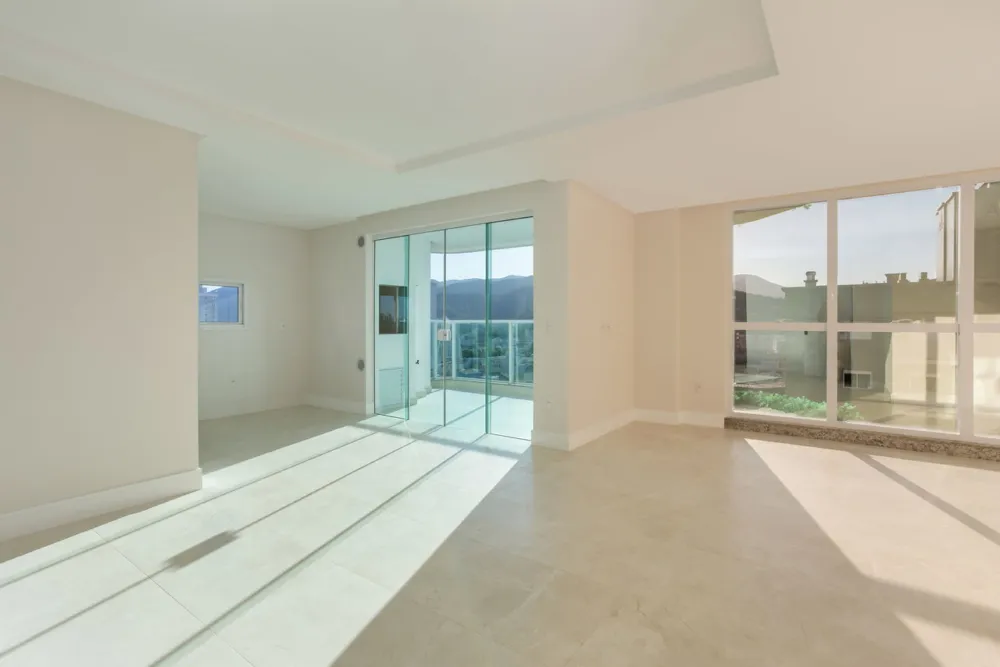 Apartamento para venda no bairro Meia Praia em Itapema