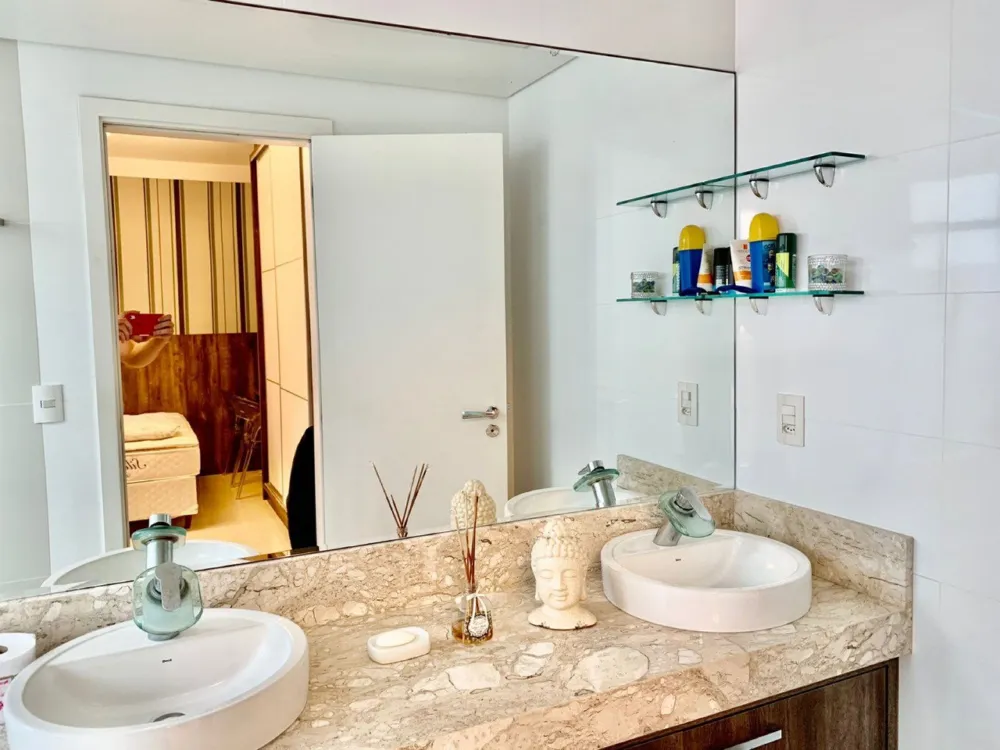 Apartamento para venda no bairro Meia Praia em Itapema