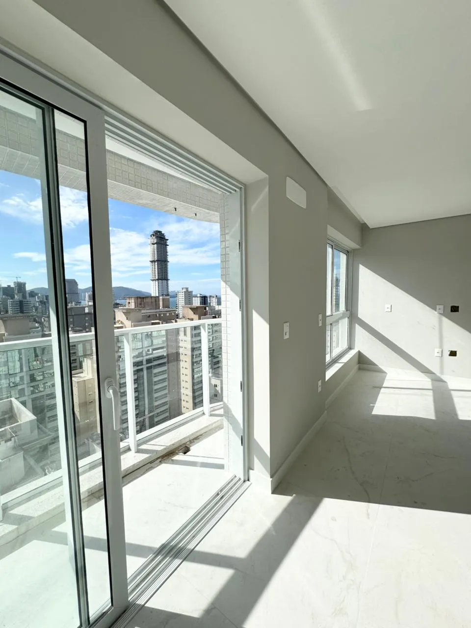 Apartamento para venda no bairro Meia Praia em Itapema