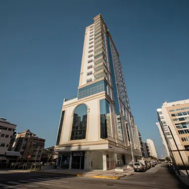 Apartamento para venda no bairro Meia Praia em Itapema
