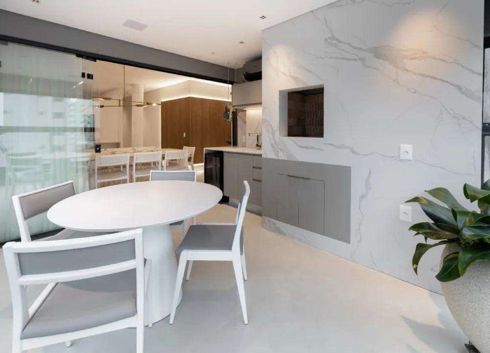 Apartamento para venda no bairro Meia Praia em Itapema