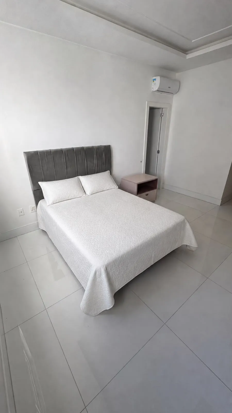 Apartamento para venda no bairro Meia Praia em Itapema