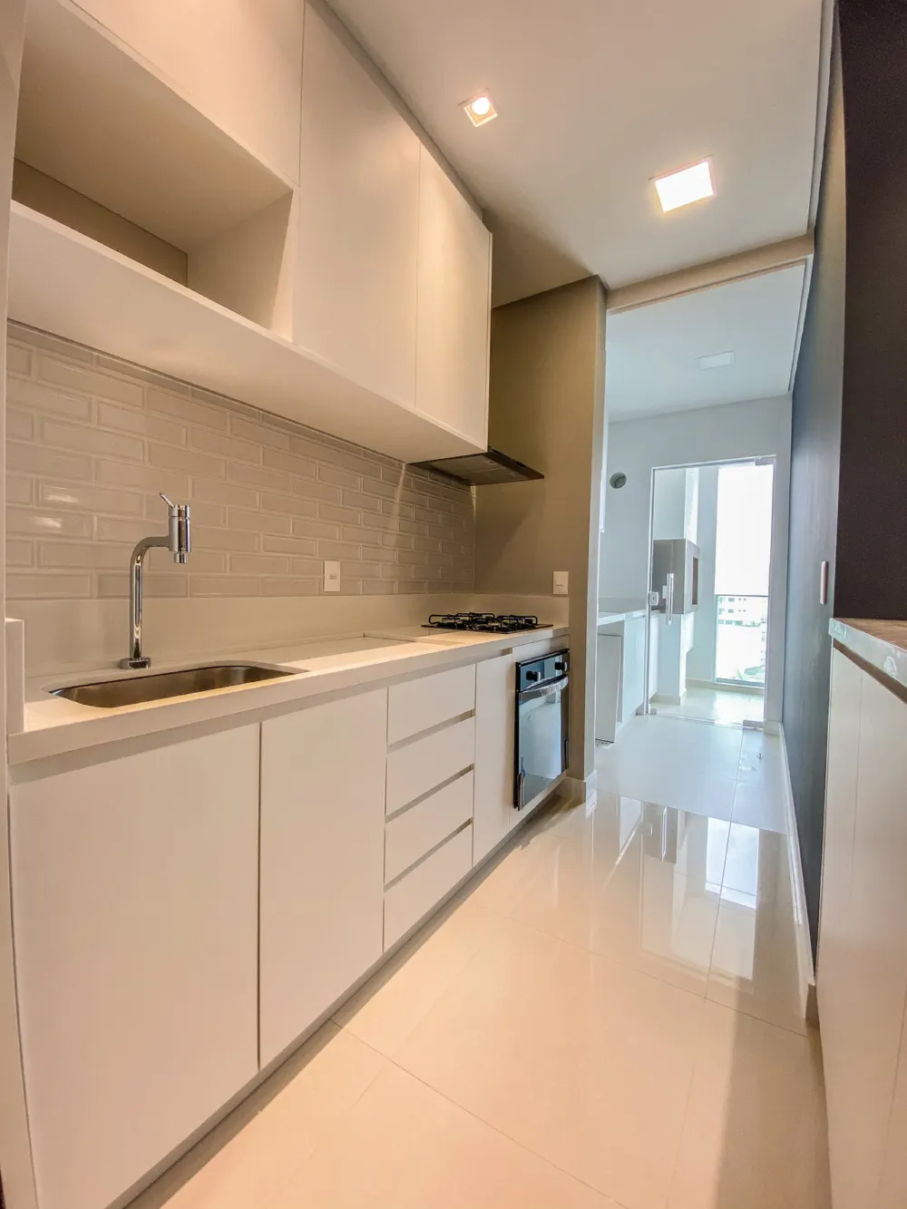 Apartamento para venda no bairro Meia Praia em Itapema