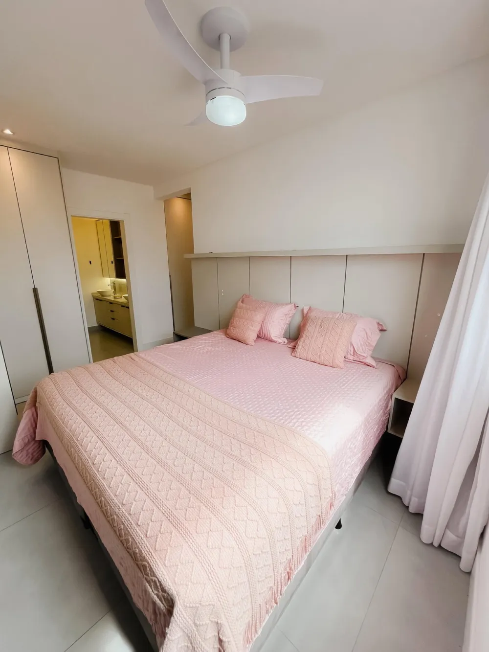 Apartamento para venda no bairro Meia Praia em Itapema