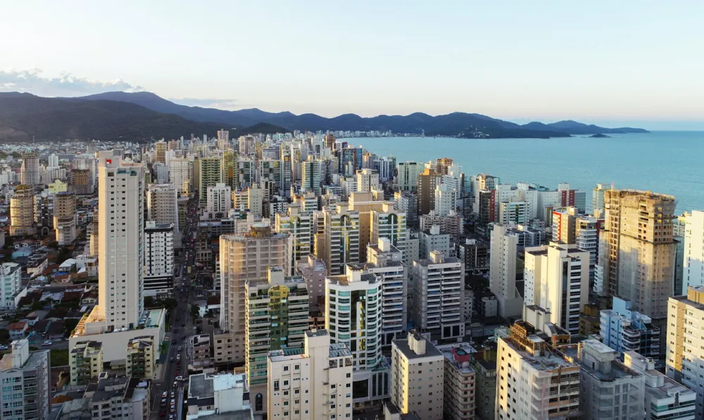 Apartamento para venda no bairro Meia Praia em Itapema