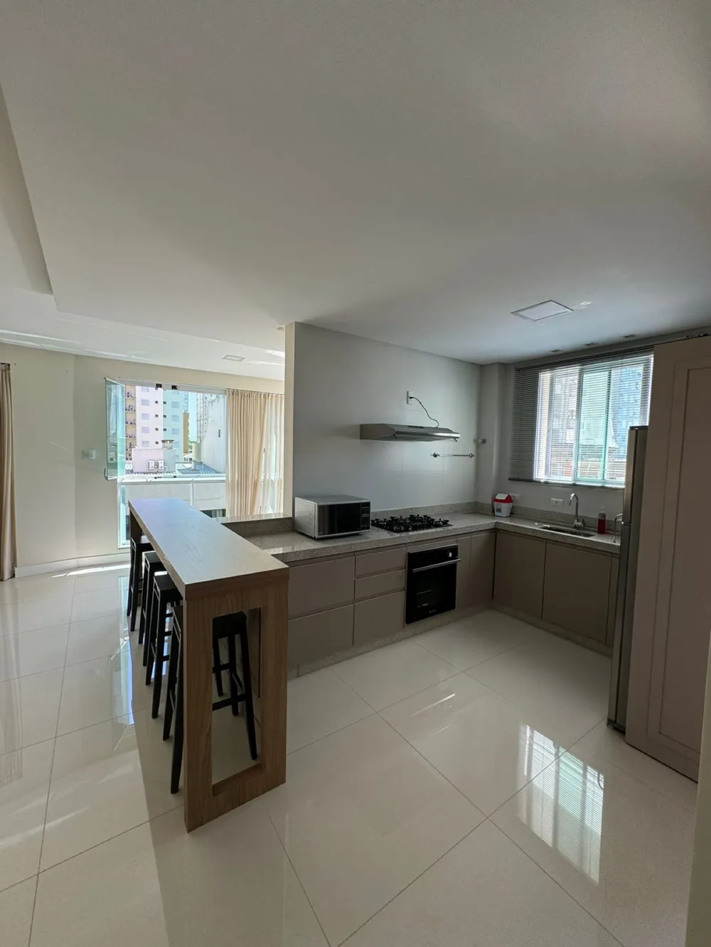 Apartamento 3 quartos para venda no bairro Meia Praia em Itapema