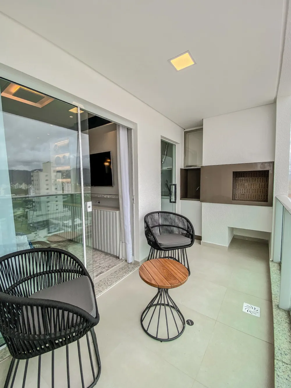 Apartamento para venda no bairro Meia Praia em Itapema