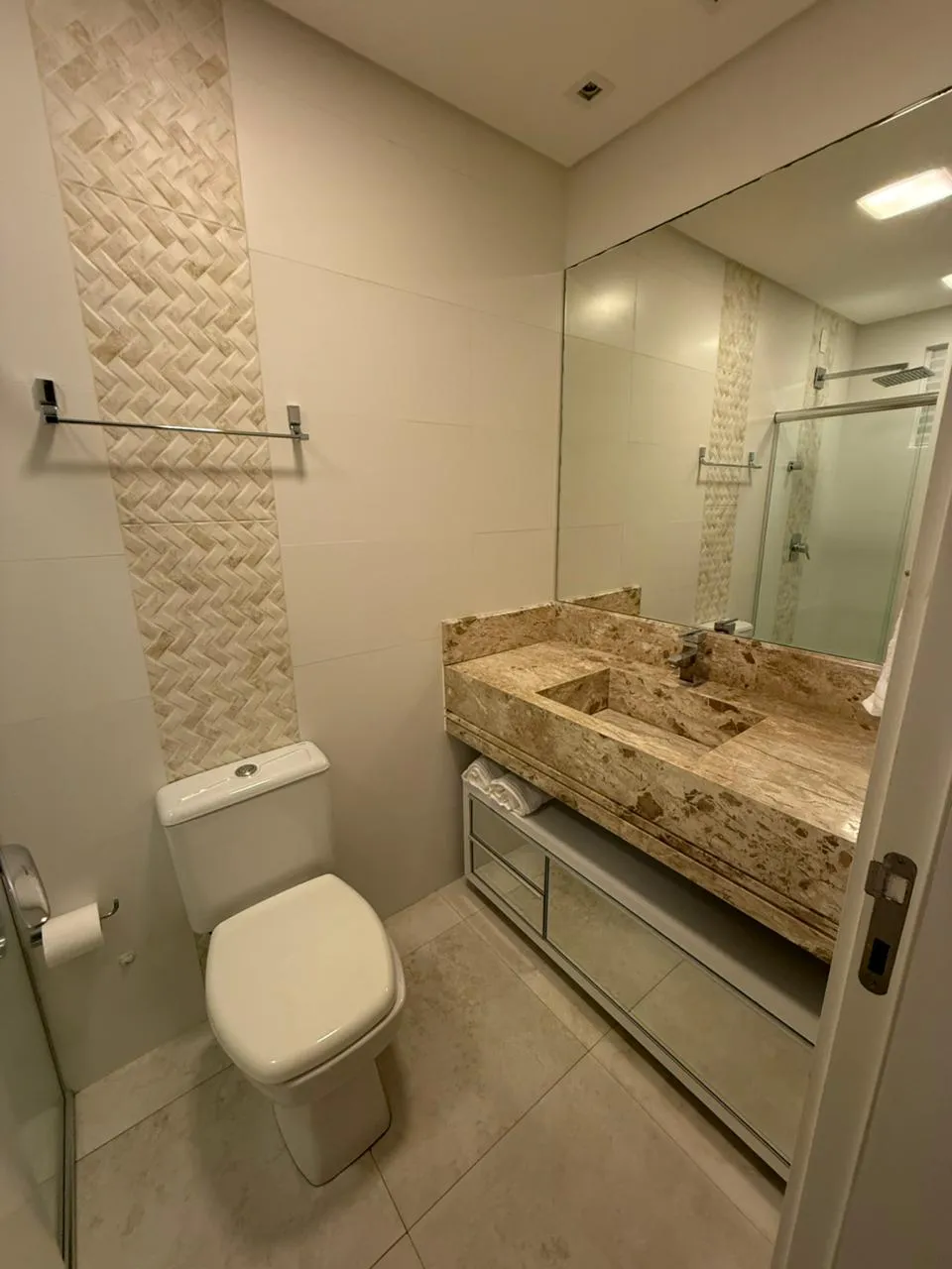 Apartamento para venda no bairro Meia Praia em Itapema