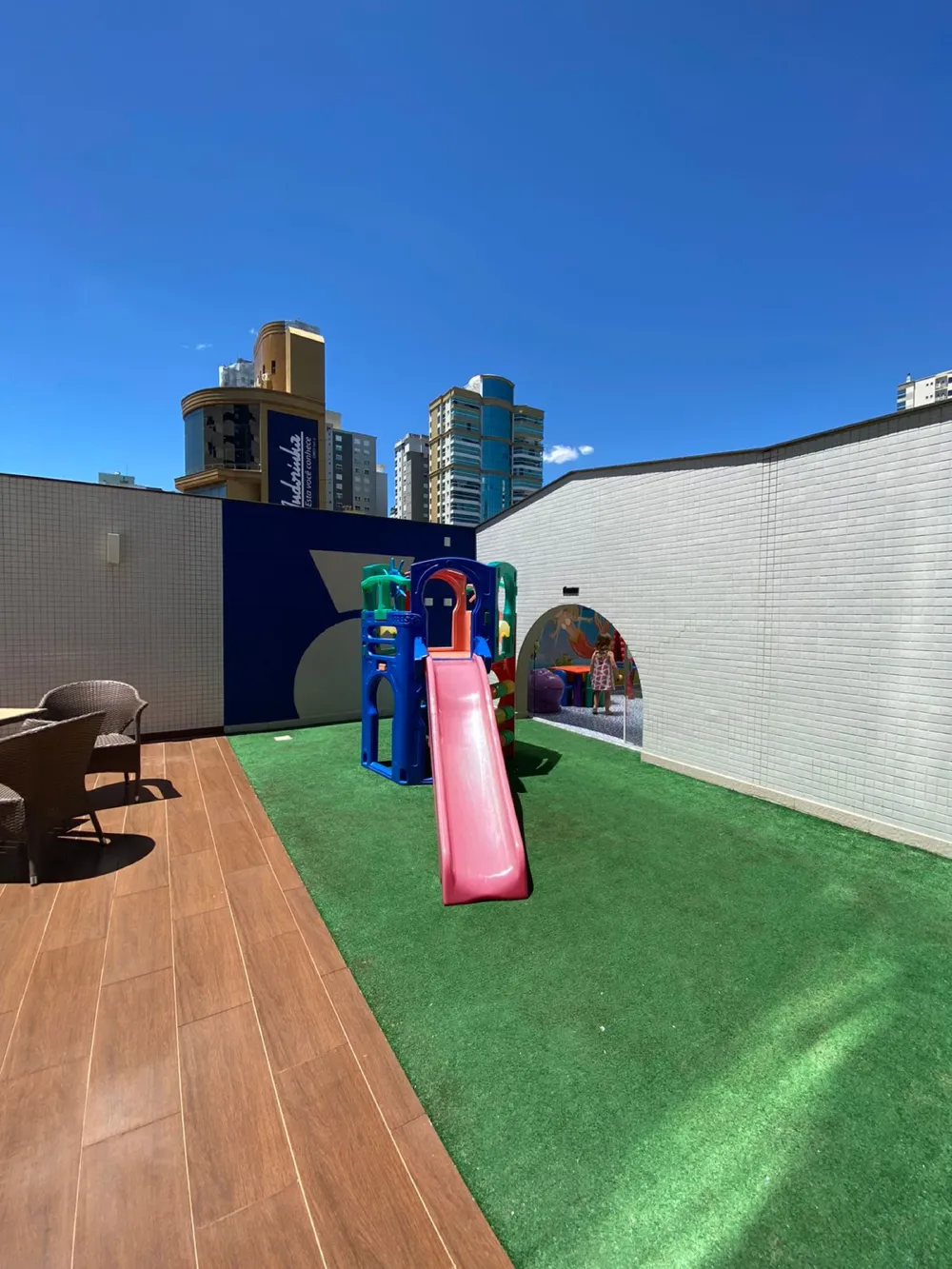 Apartamento para venda no bairro Meia Praia em Itapema