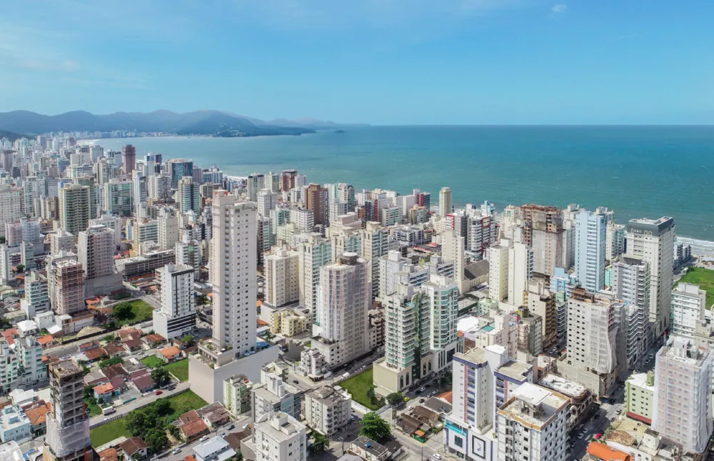 Apartamento para venda no bairro Meia Praia em Itapema