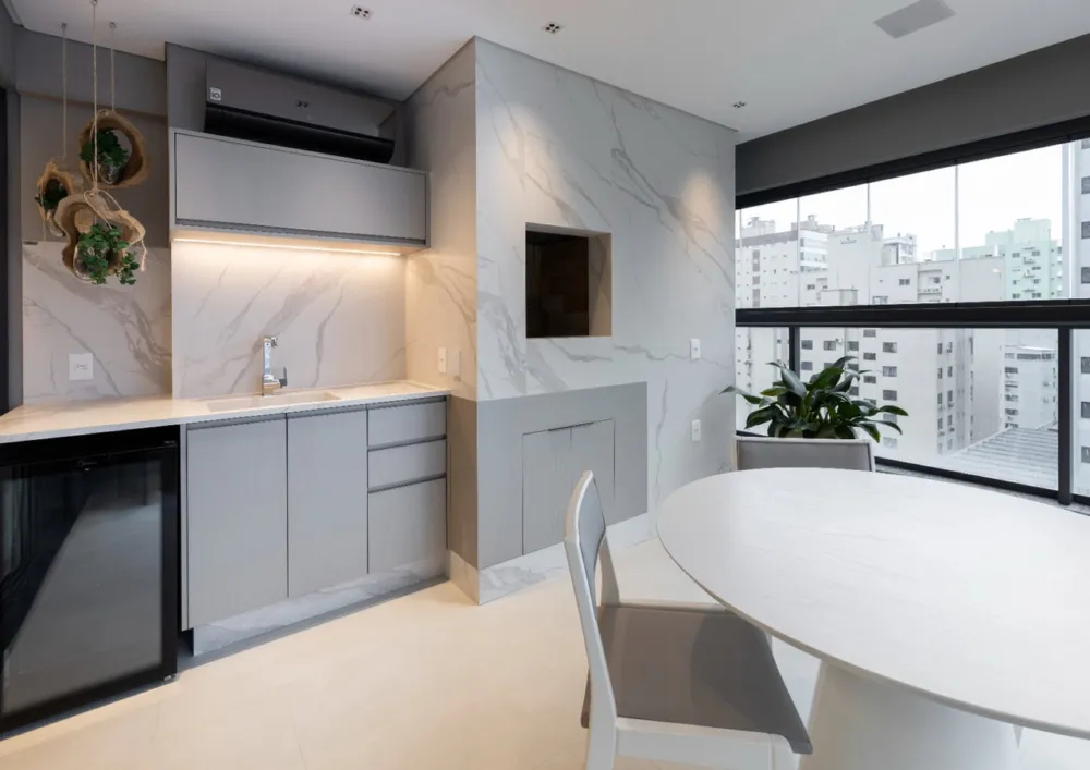 Apartamento para venda no bairro Meia Praia em Itapema
