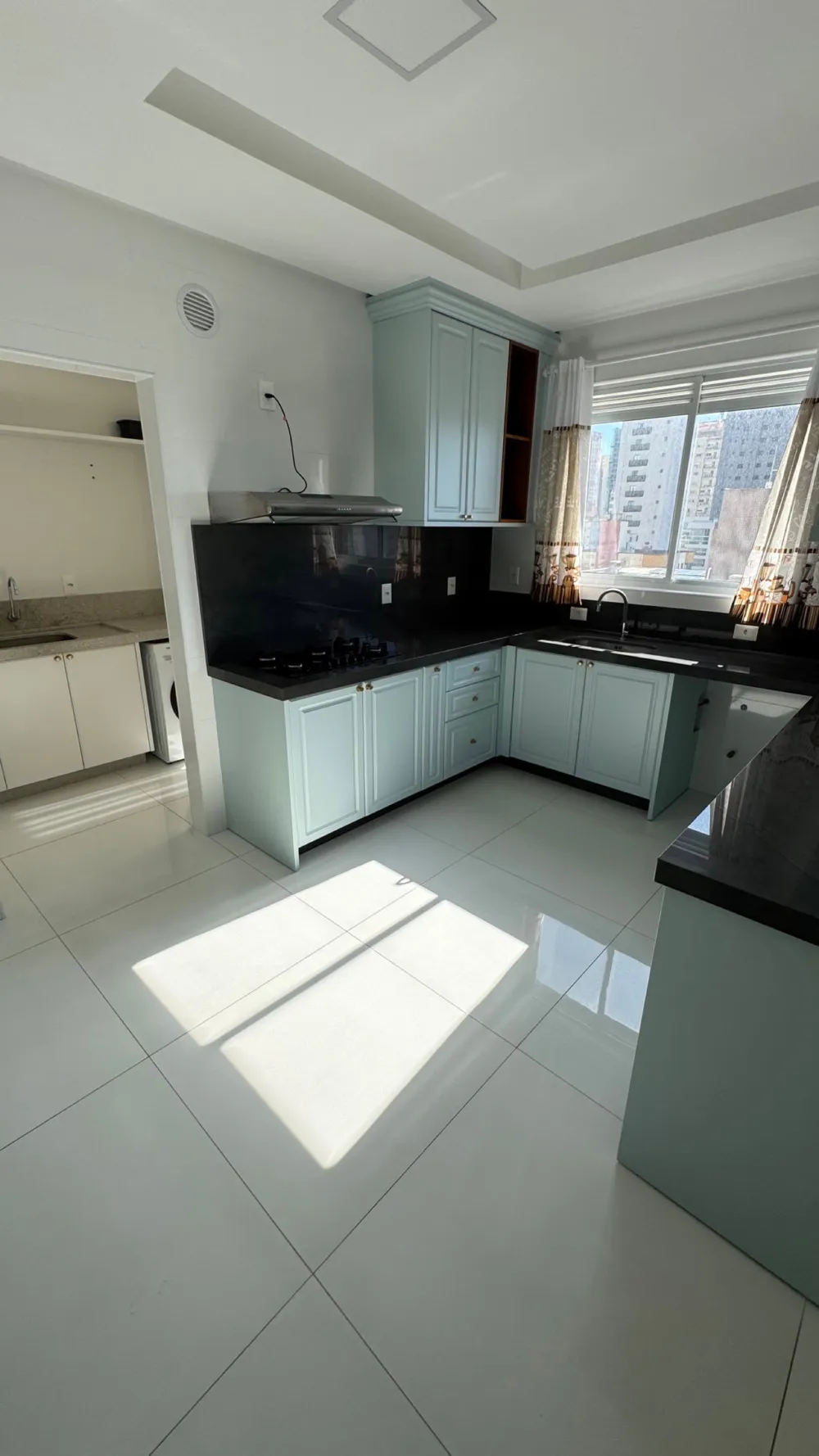 Apartamento para venda no bairro Meia Praia em Itapema
