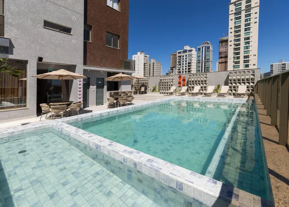 Apartamento para venda no bairro Meia Praia em Itapema