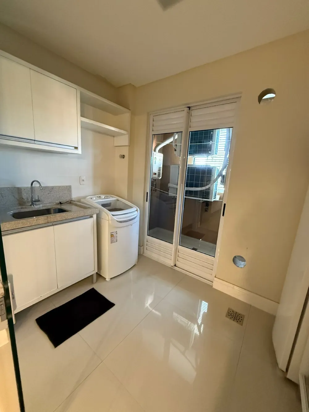 Apartamento para venda no bairro Meia Praia em Itapema