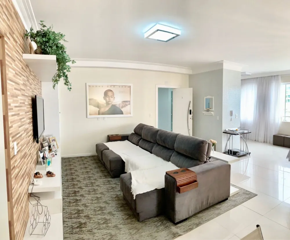 Apartamento para venda no bairro Meia Praia em Itapema