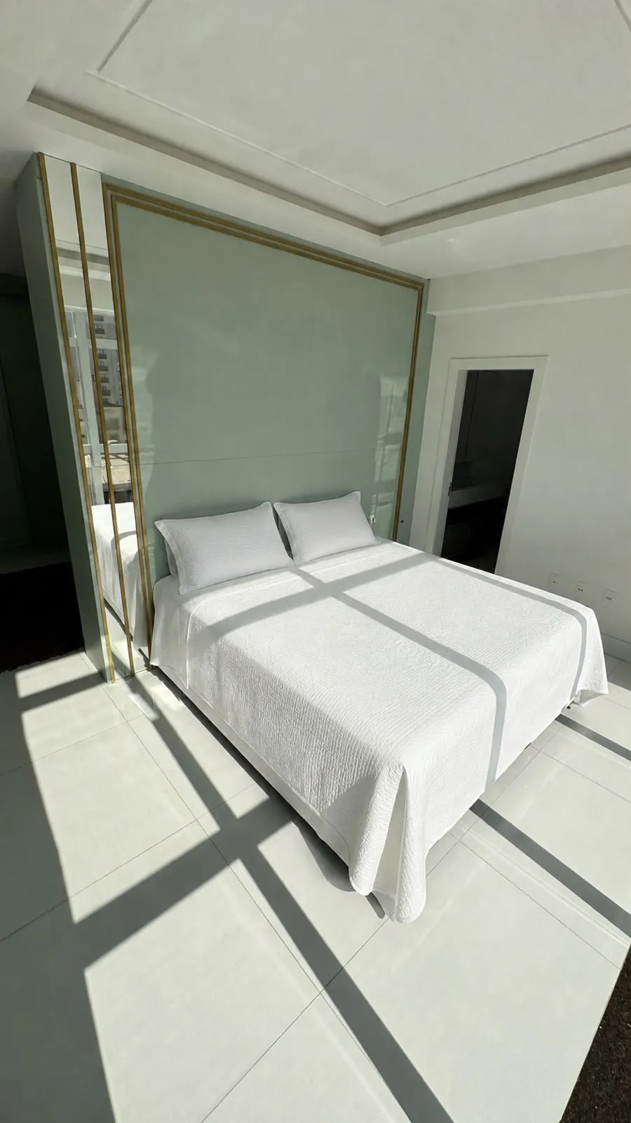 Apartamento para venda no bairro Meia Praia em Itapema