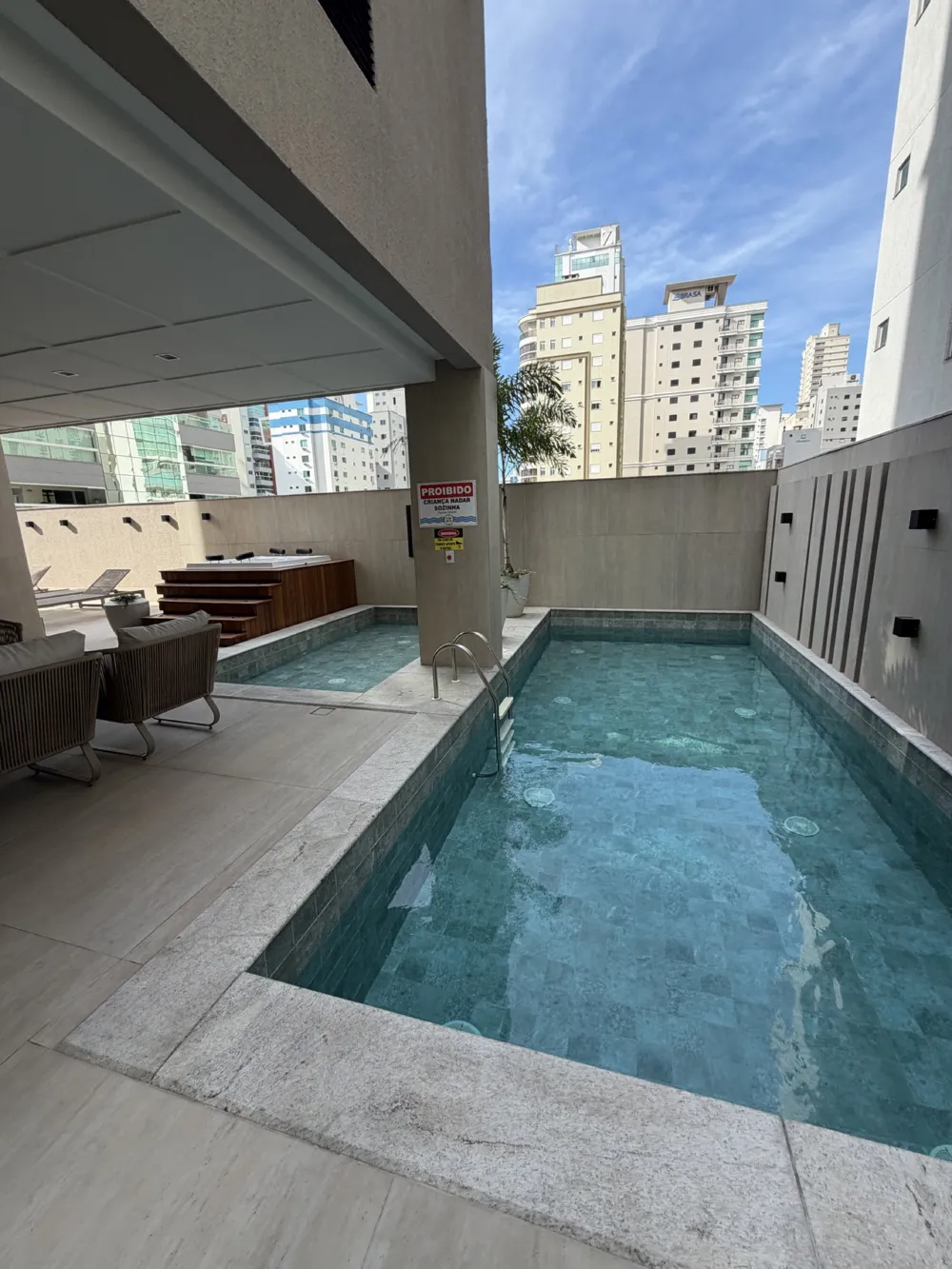 Apartamento para venda no bairro Meia Praia em Itapema