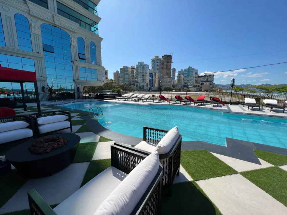 Apartamento para venda no bairro Meia Praia em Itapema