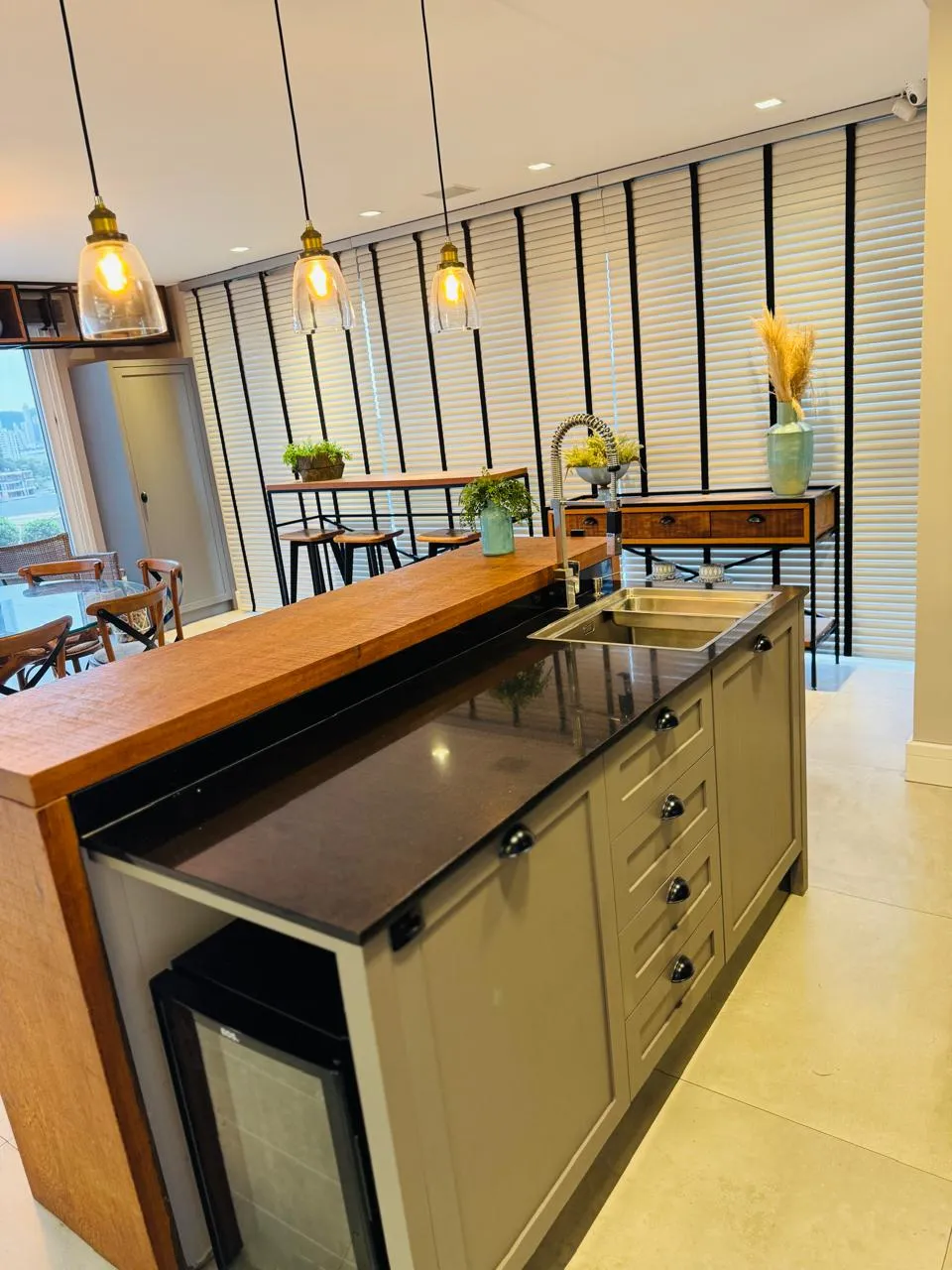 Casa 4 quartos para venda no bairro Barra em Balneário Camboriú