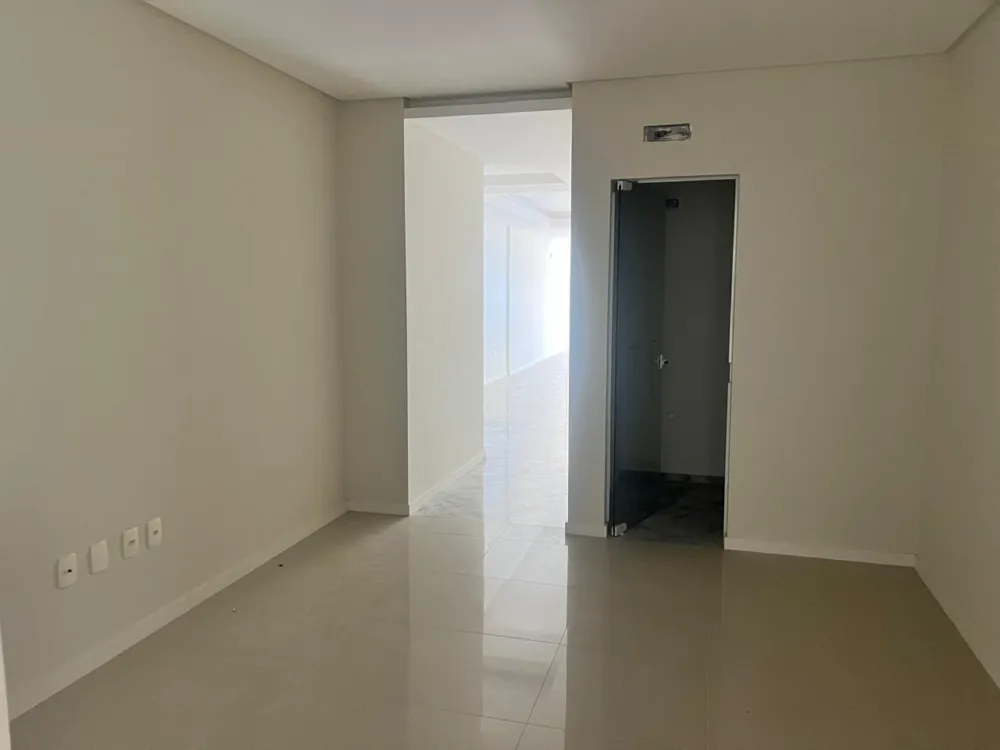 Apartamento para venda no bairro Meia Praia em Itapema