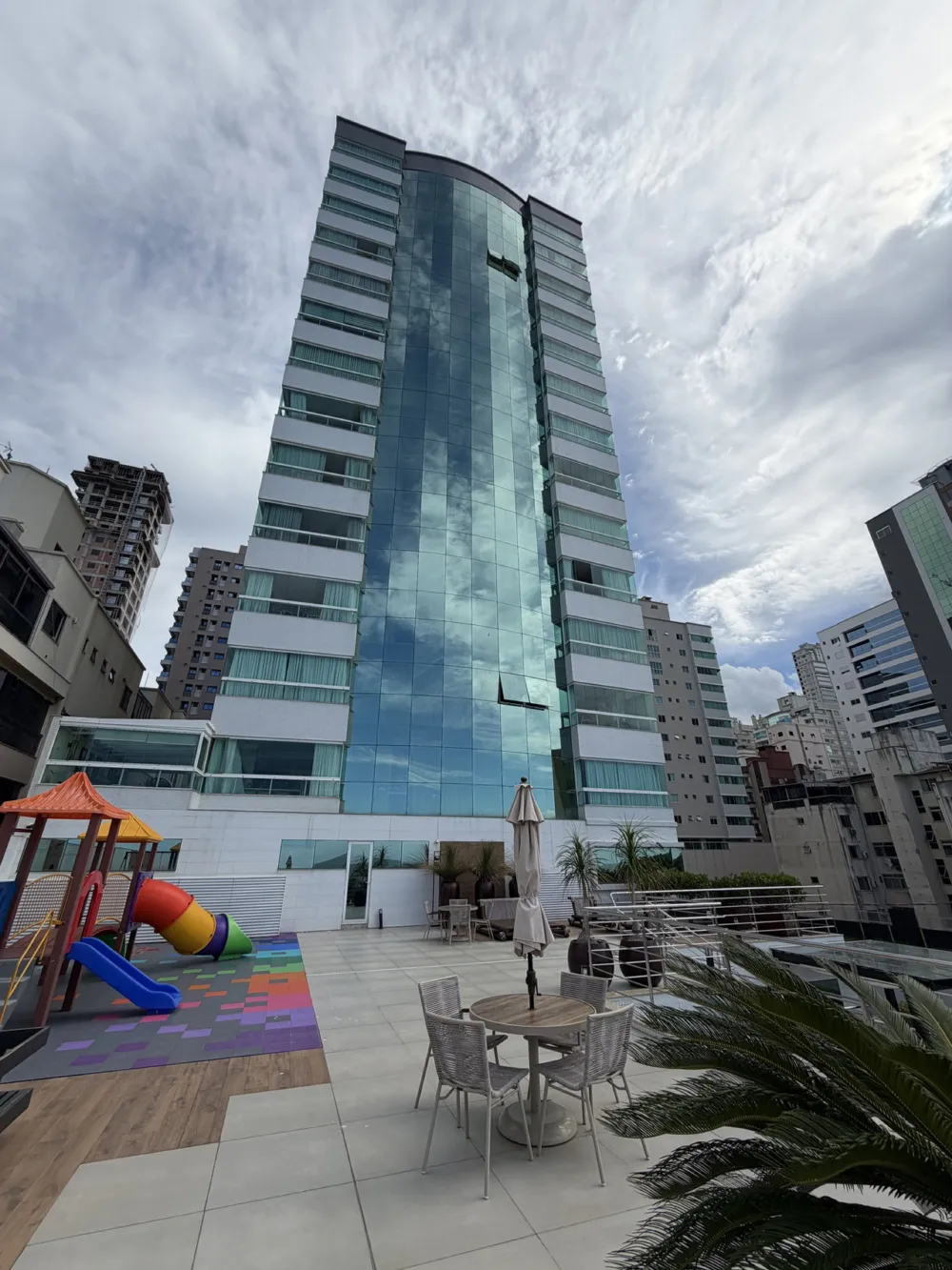 Apartamento para venda no bairro Meia Praia em Itapema