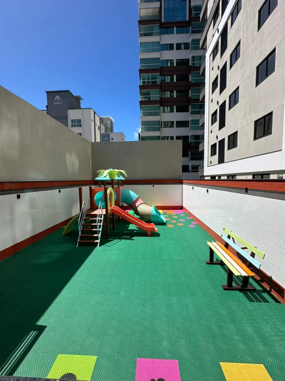 Apartamento 3 quartos para venda no bairro Meia Praia em Itapema