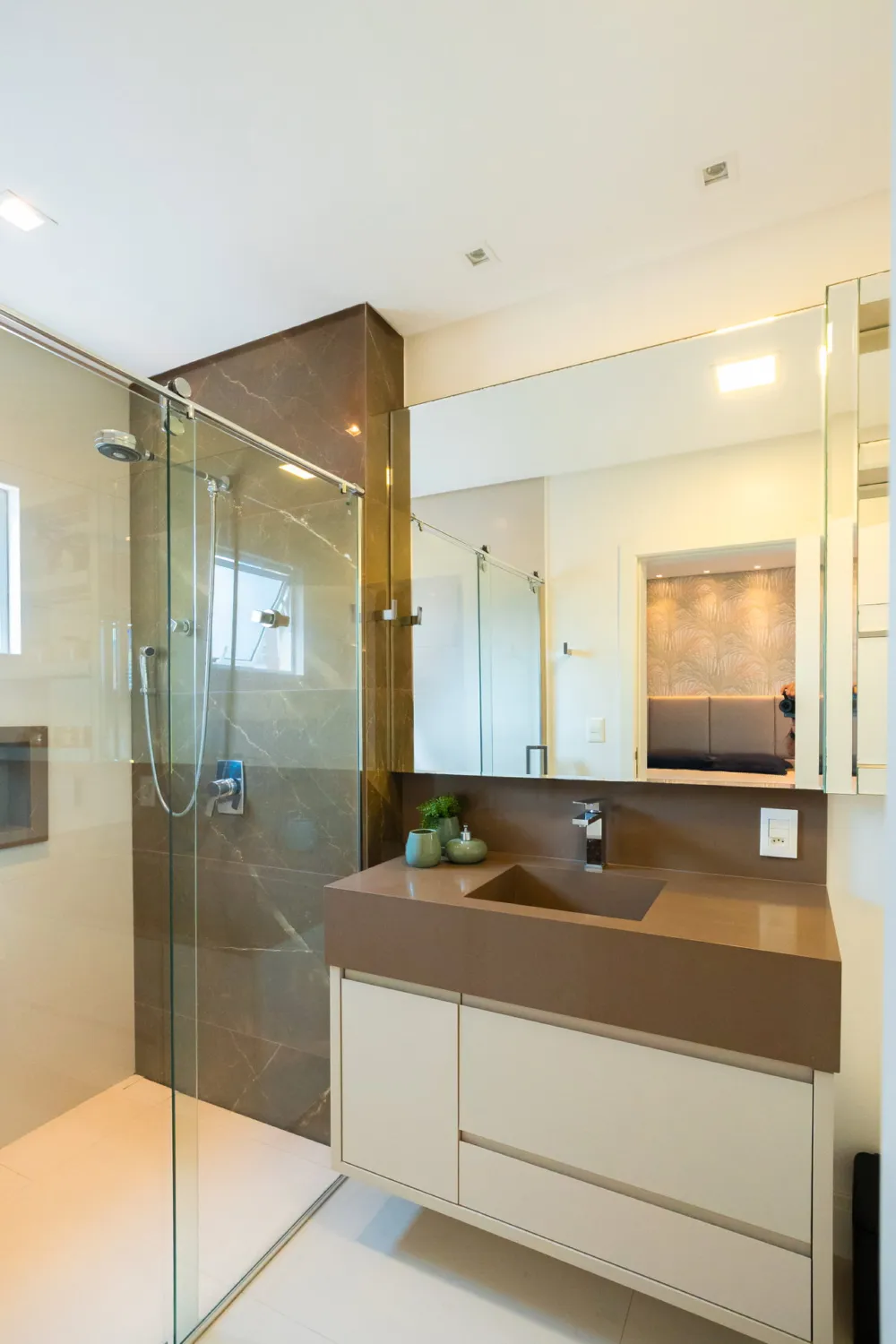 Apartamento para venda no bairro Meia Praia em Itapema