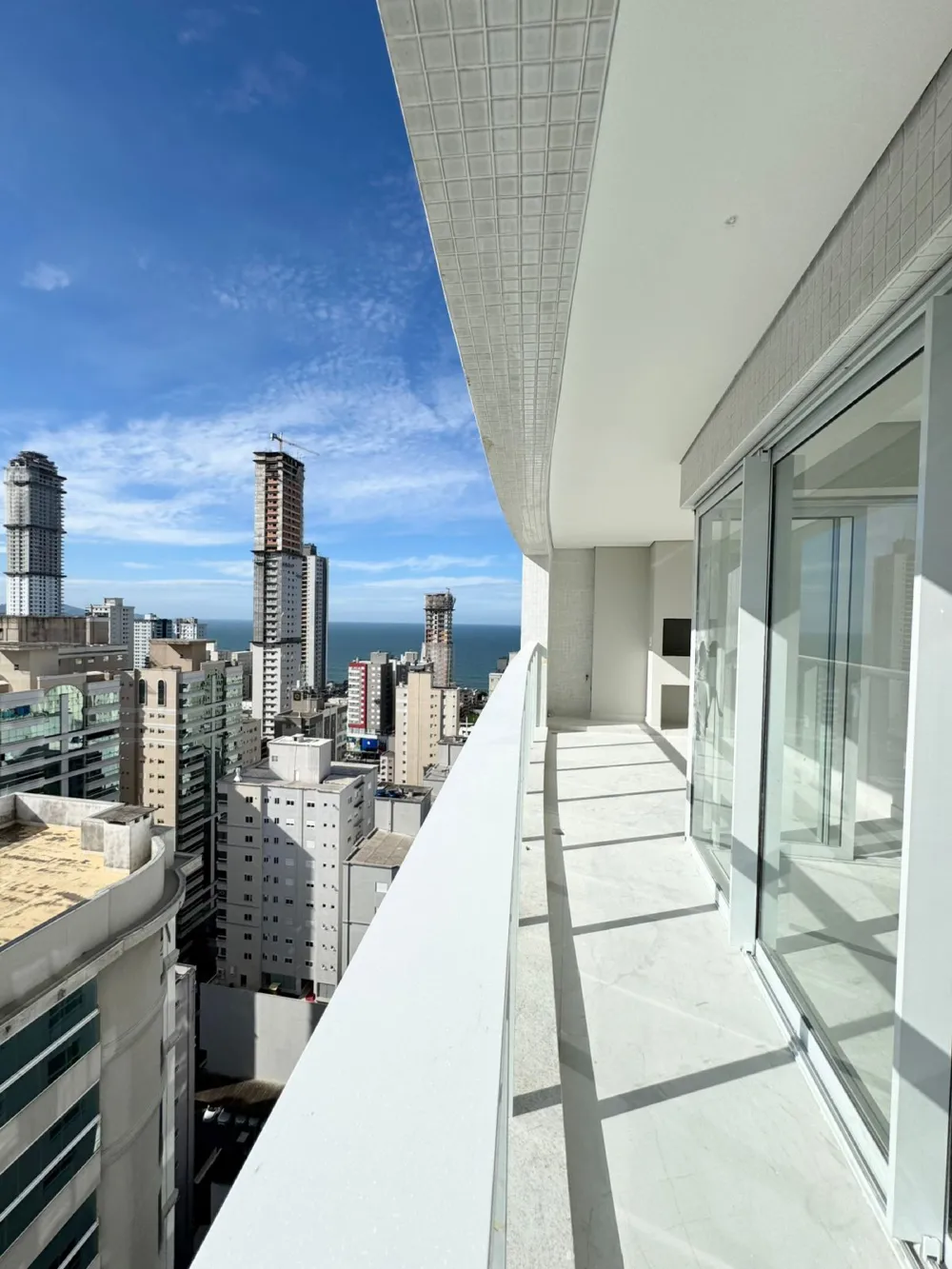 Apartamento para venda no bairro Meia Praia em Itapema