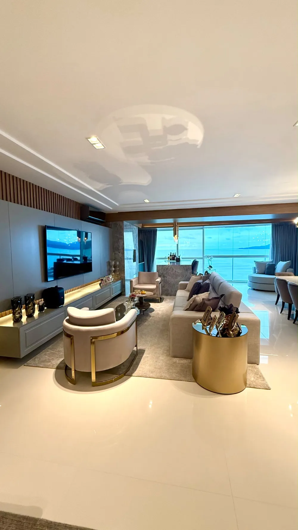 Apartamento para venda no bairro Meia Praia em Itapema