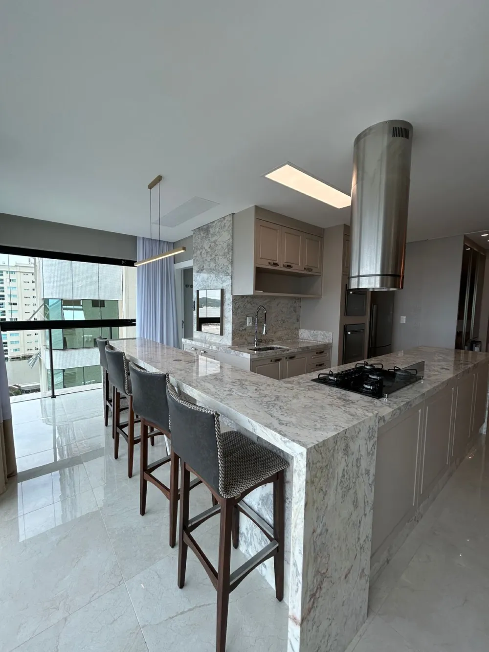 Apartamento para venda no bairro Meia Praia em Itapema