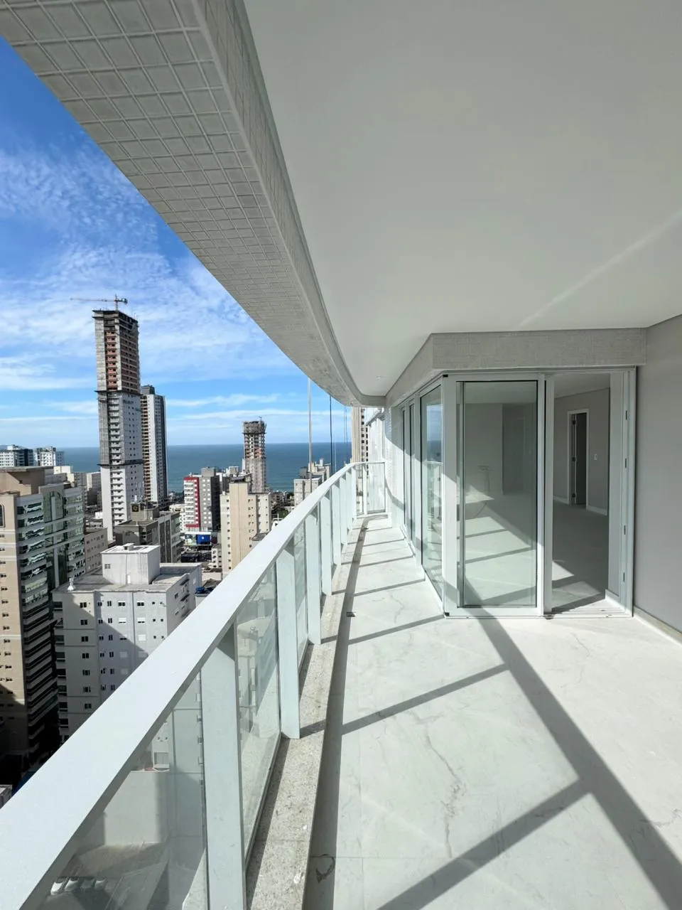 Apartamento para venda no bairro Meia Praia em Itapema