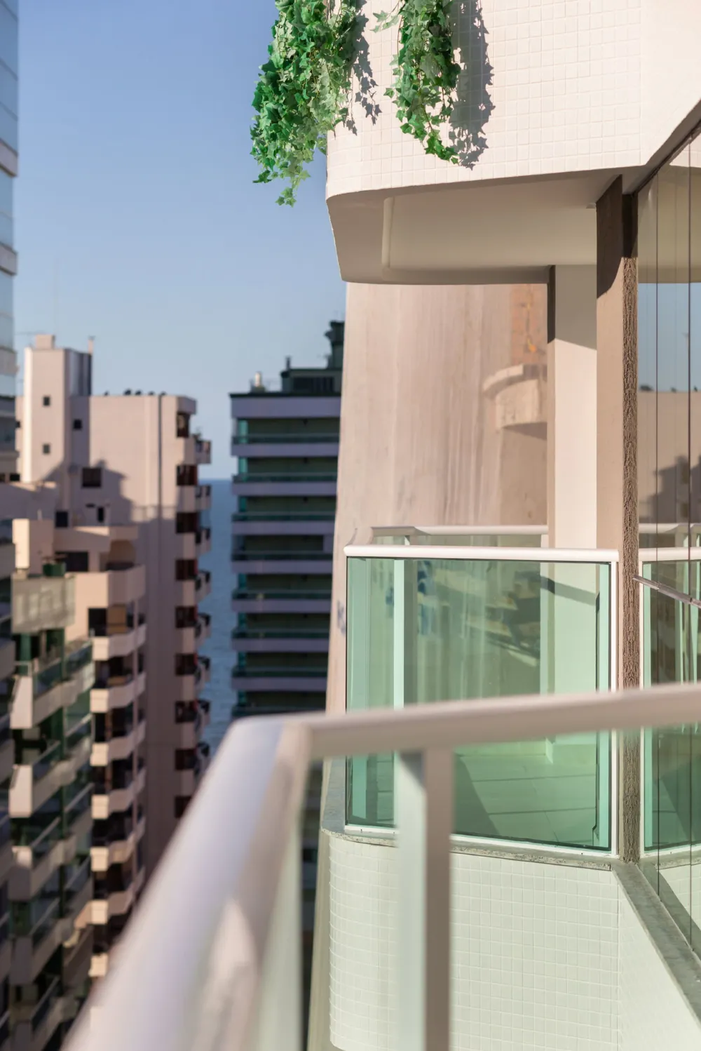 Apartamento para venda no bairro Meia Praia em Itapema