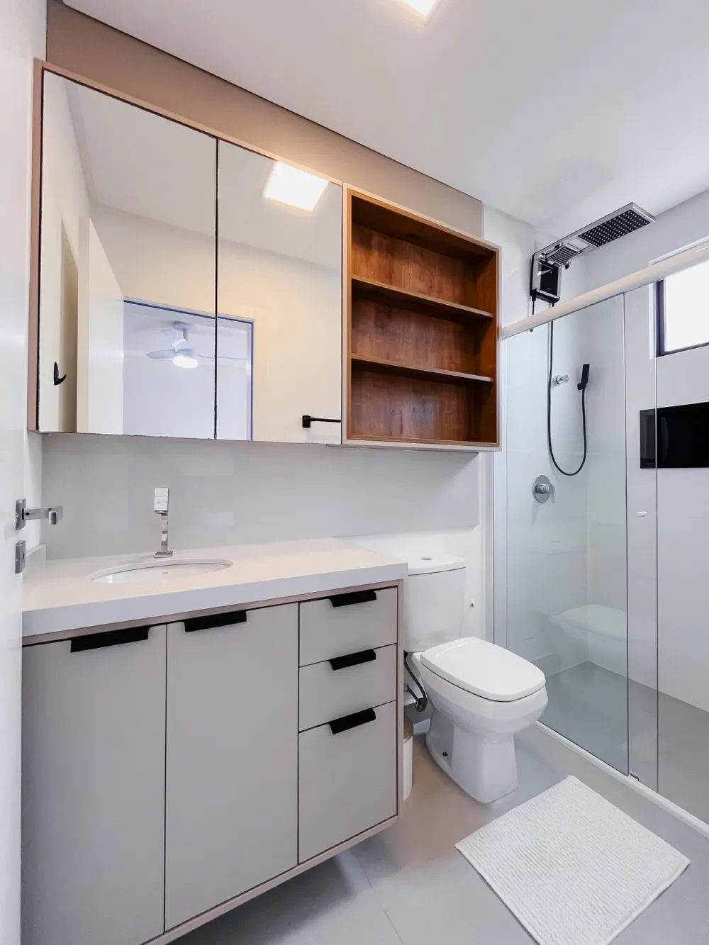 Apartamento para venda no bairro Meia Praia em Itapema