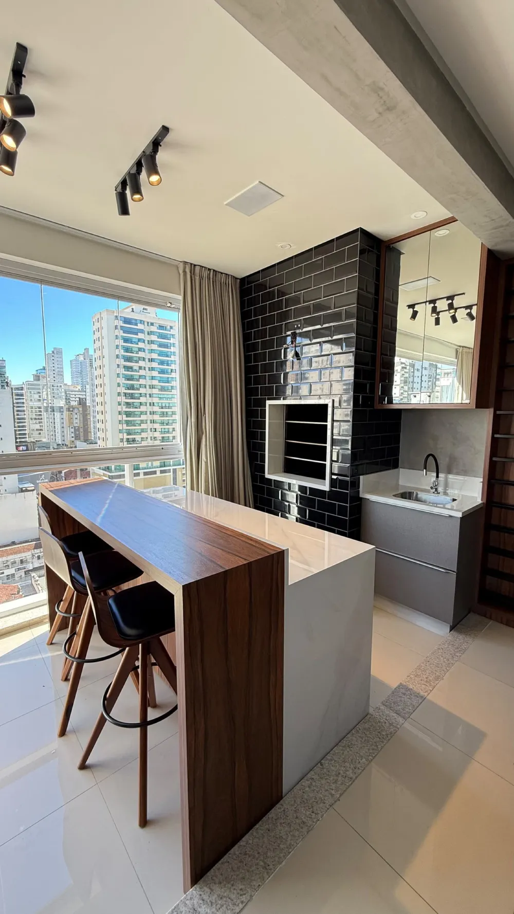 Apartamento 3 quartos para venda no bairro Meia Praia em Itapema