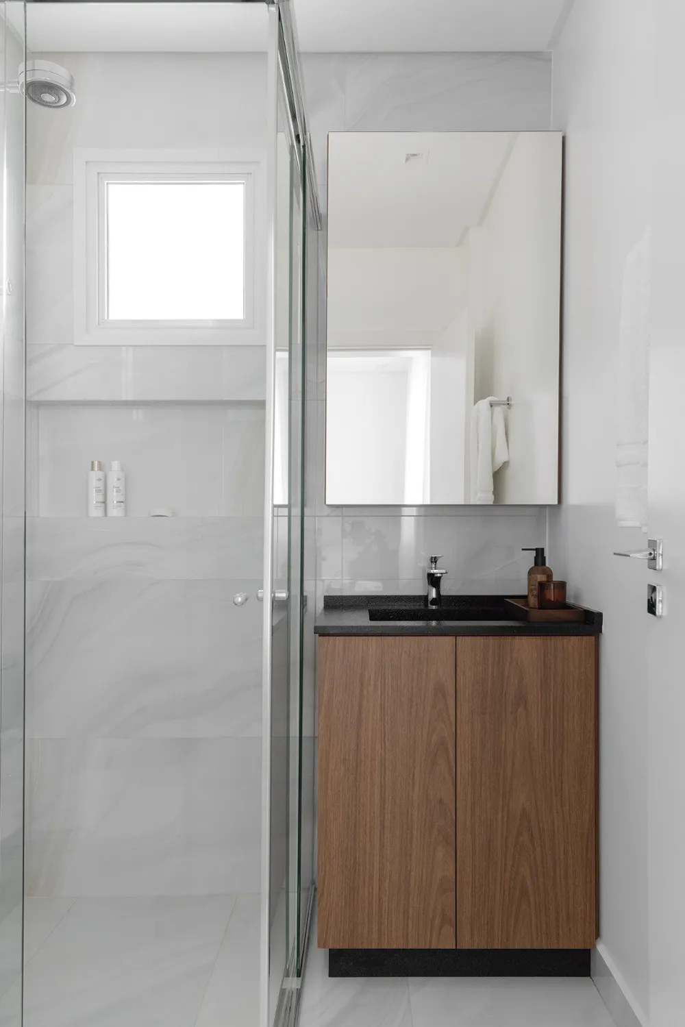 Apartamento para venda no bairro Meia Praia em Itapema