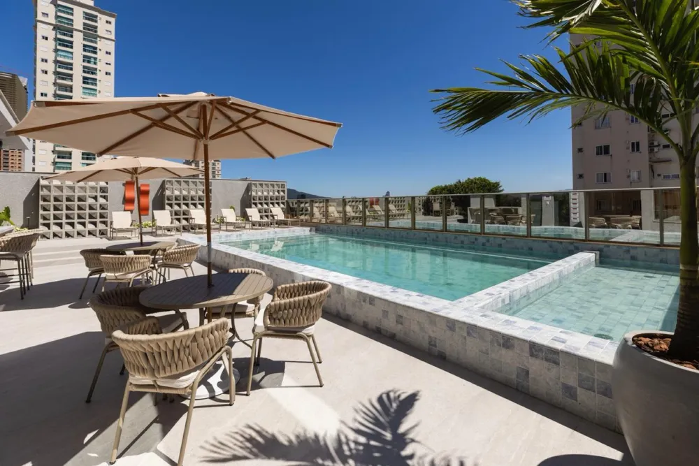 Apartamento para venda no bairro Meia Praia em Itapema
