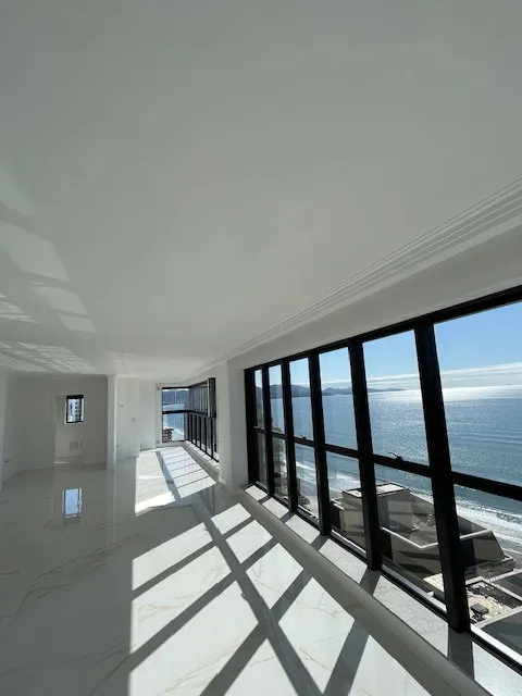Apartamento para venda no bairro Meia Praia em Itapema
