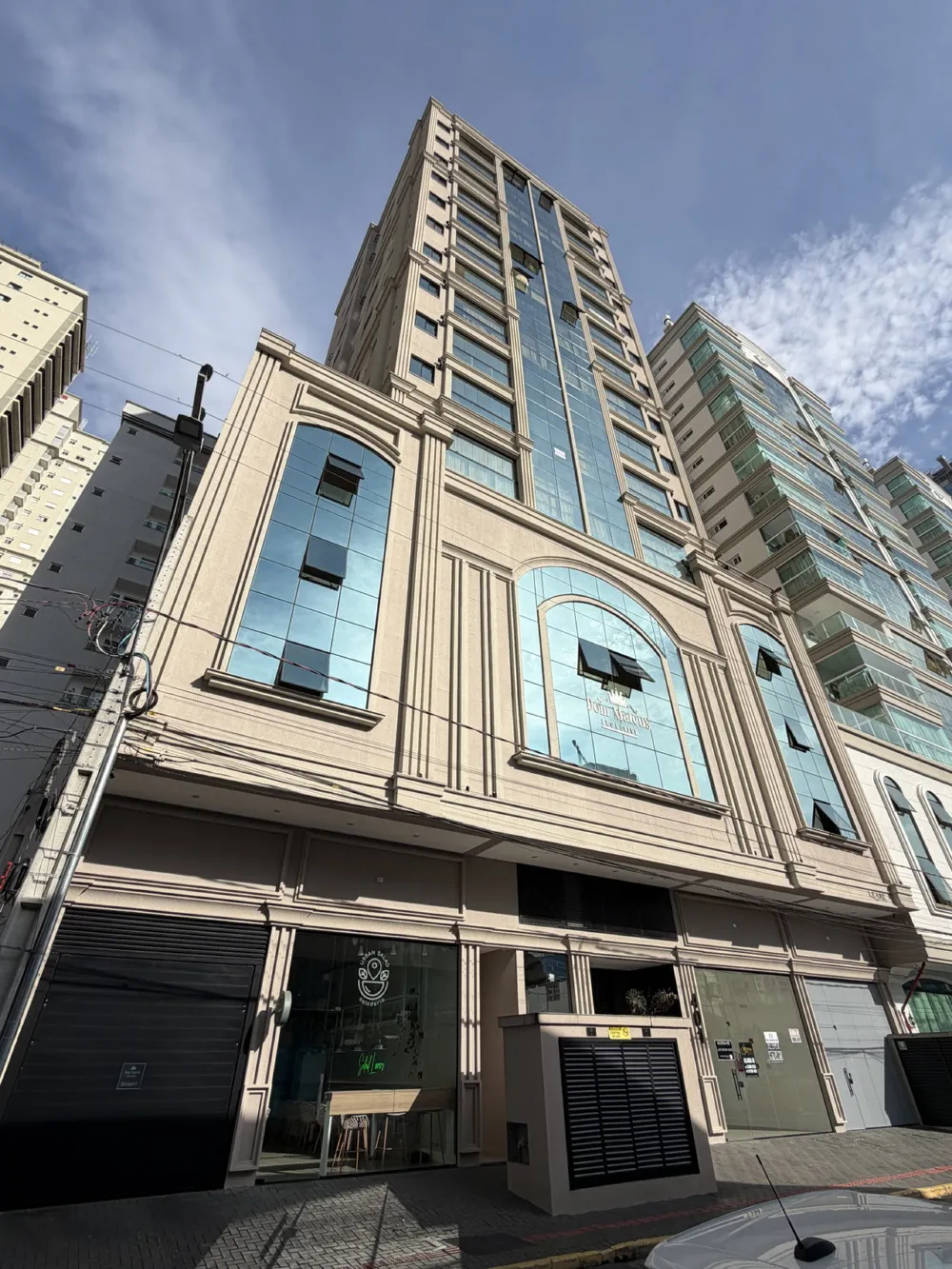 Apartamento para venda no bairro Meia Praia em Itapema