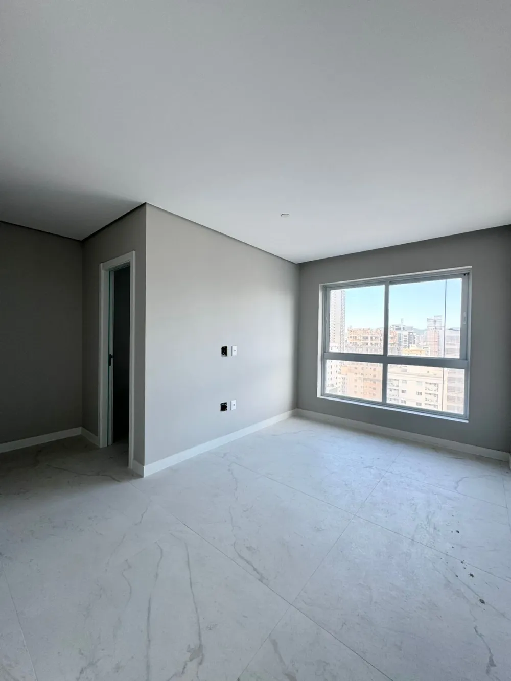 Apartamento para venda no bairro Meia Praia em Itapema
